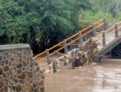 Jembatan Penghubung Dua Desa Hanyut