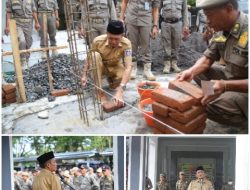 Bupati Loteng Letakkan Bata Pertama  Pembangunan Mushalla Praja Wibawa