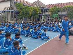 Halaman SMAN 4 Praya, Berubah Jadi Biru Langit