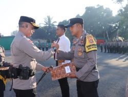 Kapolres Loteng Berikan penghargaan dan Apresiasi Kepada Personil Yang Berprestasi