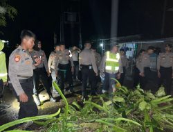 Tim Siaga Bencana Polres bersama Polsek Prabarda Turun Ke Lokasi Banjir