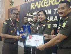 Kejari Loteng Boyong Empat Penghargaan
