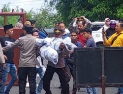 Kain Spanduk Aksi Direbut, Fihiruddin: Saya Pimpin Aksi Besok Pagi