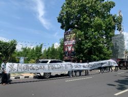 Polda NTB Diduga Rampas Paksa Spanduk Pendemo