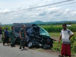 Dua Mobil Tabrakan di Mangkung