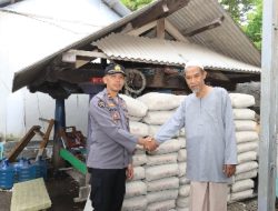 Kapolres Loteng Sumbang Puluhan Sak Semen Untuk Ponpes NH Juring