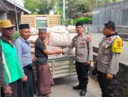 Kapolres Loteng Serahkan 50 Sak Semen, Untuk Pembangunan Masjid NH