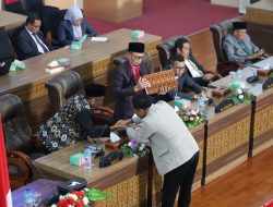 Pansus DPRD Loteng, Sampaikan Hasil Ranperda Tentang Penyelengggaraan Pemerintahan dan Pembangunan Desa