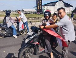 PWLT Bersama FP4 dan Halte NTB, Bagi Ratusan Bendera Merah Putih di Praya