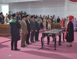 Empat Pimpinan DPRD Loteng Dilantik