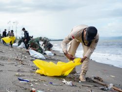Semangat Hari Juang TNI AD, Korem 162/Wira Bhakti Lakukan Bersih Bersih