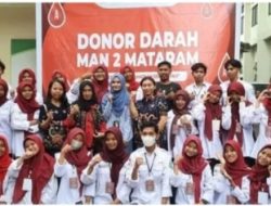 Rasa Kemanusian Memanggil, PMR Wira MAN 2 Mataram Menggelar Donor Darah
