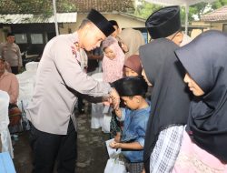Buka Puasa Bersama Anak Yatim, Kapolres Loteng Berikan Santunan