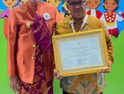 Lestarikan Bahasa Daerah, Loteng Raih Penghargaan Nasional