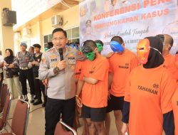 Ini ‎Pesan di Balik Topeng ‘Super Hero’ Para Tersangka Saat Jumpa Pers ‎