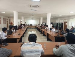 Biaya IOS Mencekik, Puluhan Guru Swasta Curhat Ke DPRD Loteng