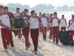 Kapolda NTB Pimpin Kegiatan Bersih-Bersih di Pantai Aan Dukung Program Asri Presiden RI