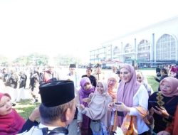 Ir Hj. Sari Pimpin Upacara Hardiknas 2026 di IC, Harapan Baru Bagi Dunia Pendidikan