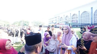 Ir Hj. Sari Pimpin Upacara Hardiknas 2026 di IC, Harapan Baru Bagi Dunia Pendidikan