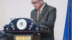 Sekwan Bacakan Dua SK Sekaligus di Rapat Paripurna DPRD Loteng