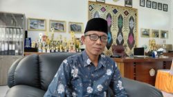 Ratusan Siswa Mengantri Rebutan Dapat Tiket Masuk di SMKN 1 Prateng