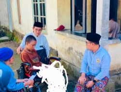 Wabup Loteng Datangi Rumah Santri Korban Kebakaran, Bawa Bantuan Kandang dan Ayam Petelur