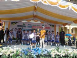 Semarak HUT MTsN 1 Loteng, SDN 4 Praya Juara Turnamen Mini Soccer