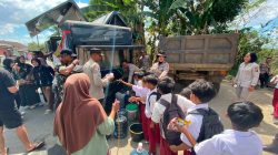 Warga Pelambik Tersenyum Gembira, Rombongan Polda NTB Bersama Polresta Loteng Tiba Bawa Air