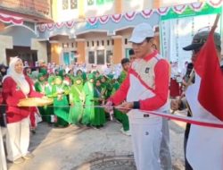 Lepas Peserta Karnaval HUT RI Ke 81, Dr. HM. Nursiah: Luar Biasa MIN 1 Loteng Siswa dan Walinya Sama Kompaknya