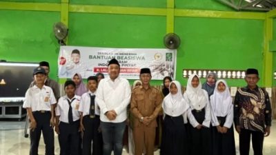 Pastikan Tak Ada Anak Putus Sekolah, Miq Ari Salurkan 277 Kartu PIP di SMPN 2 Praya