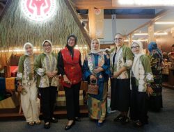 Dekranasda Loteng Promosikan Tenun dan Kerajinan Ketak di Kriyanusa Jakarta