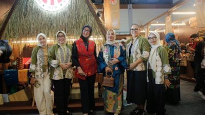 Dekranasda Loteng Promosikan Tenun dan Kerajinan Ketak di Kriyanusa Jakarta